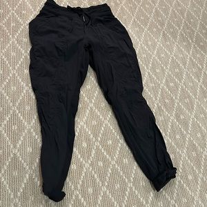 Lululemon ankle length 4 pant tone on tone black stripe